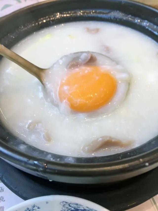 窩蛋牛肉生滾粥