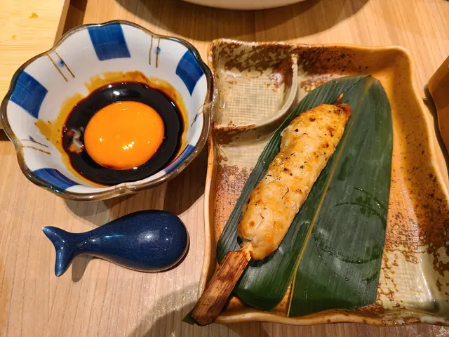 免治雞肉: 熱辣辣，雞肉調味+新鮮日本蛋，岩岩好，同日本食一樣