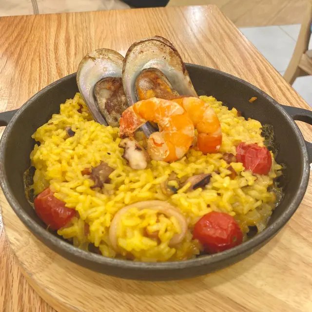 西班牙肉腸海鮮焗飯
