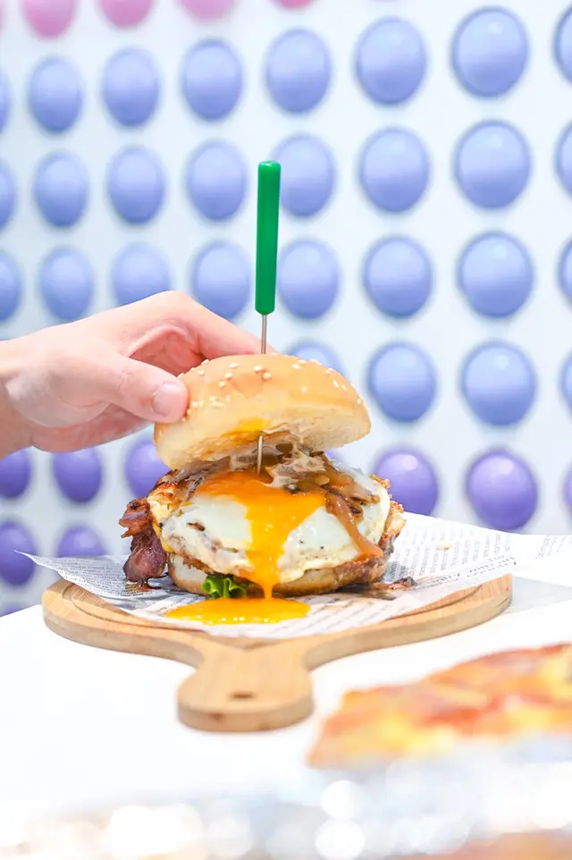 當煙肉蛋再愛上蛋牛肉漢堡