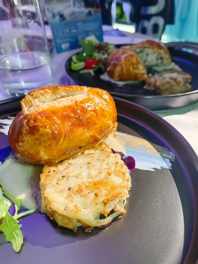 推介畀素食人士🌿 砌開香烤脆卷物， 有好creamy既芝士混合菠菜🌱🌱 配上香脆薯餅🥔  同時有2種體驗😉