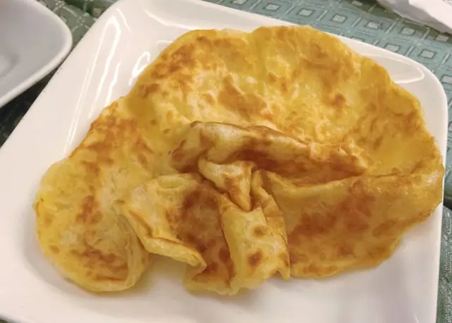 咖喱🍛牛腩🐂配Paratha 油餅🫓加$23元.油餅🫓好食.一絲一絲好似手🖐抓餅🫓👍😋😋😋