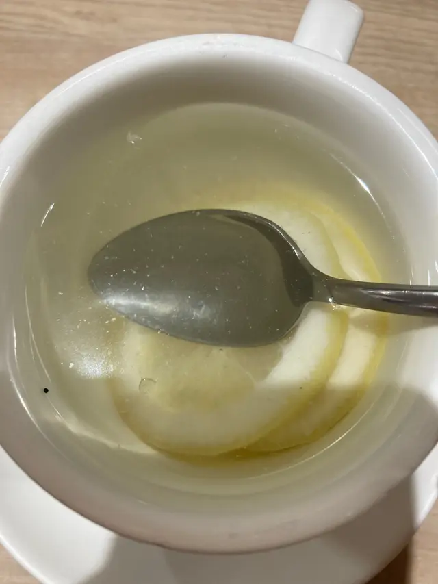 太污糟…唔敢飲…匙羹一撈底,就有黑色一粒和綠色的疑似百潔布的浮遊物…