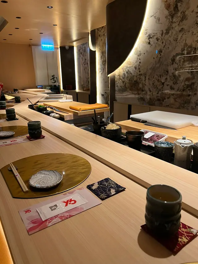 只有一張浪波型的壽司吧枱