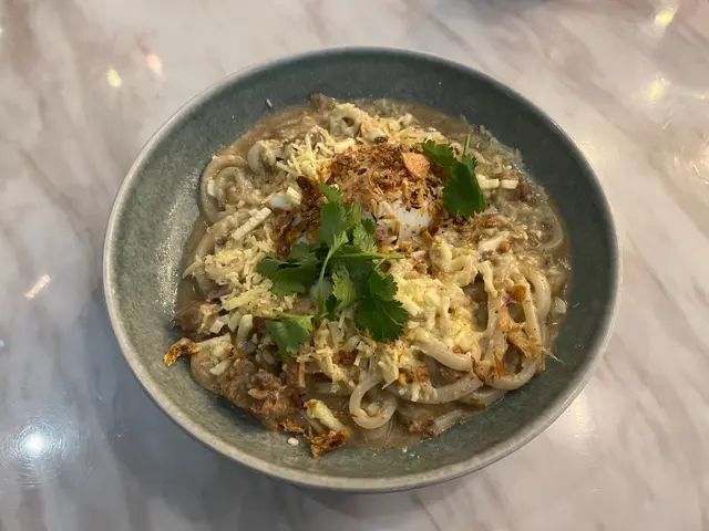 巴東牛肉”卡邦尼烏冬”