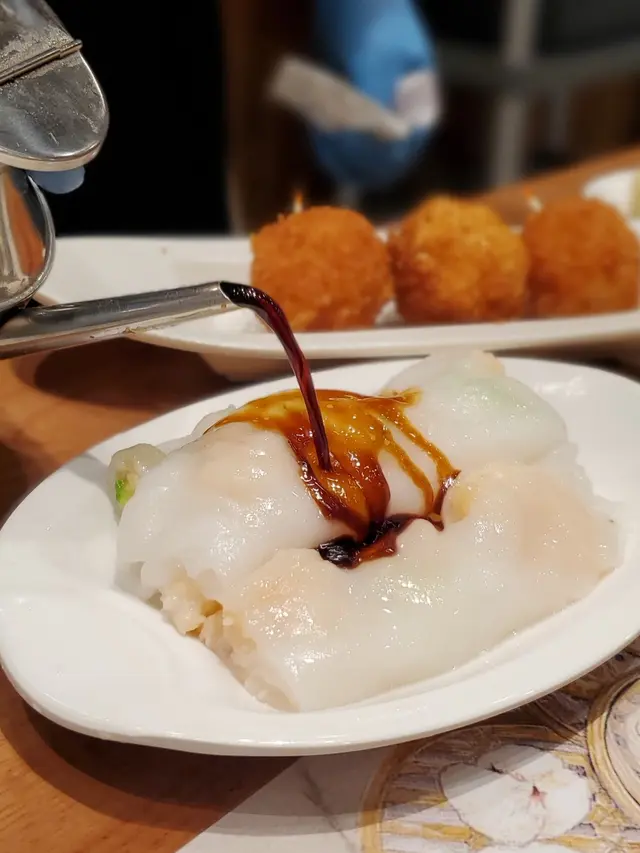 活拆生剝鮮蝦腸