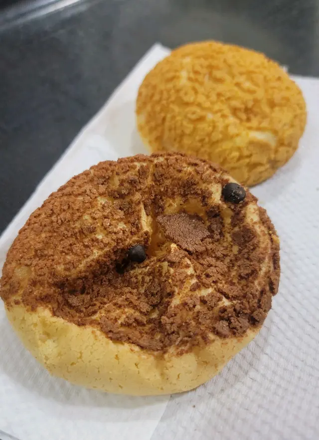 有朱古力香味,但不會過甜過膩,外面有兩三粒朱古力釘,如果多幾粒,味道會更香濃