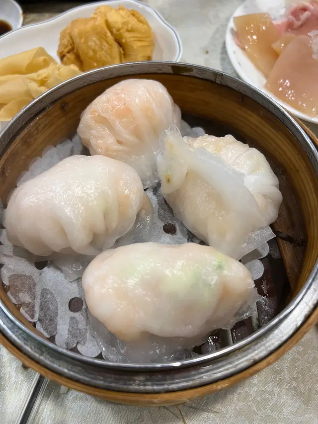 一隻放落口會好想大叫滿足既蝦餃，但因為料太多，完全講唔到野
