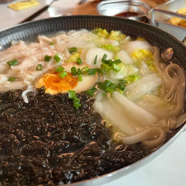 鹽水手撕雞紫菜湯麵