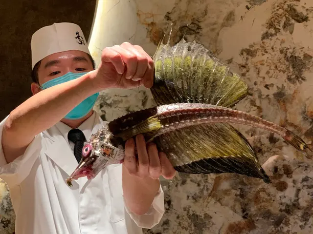 吃驚,樣子真是很奇!