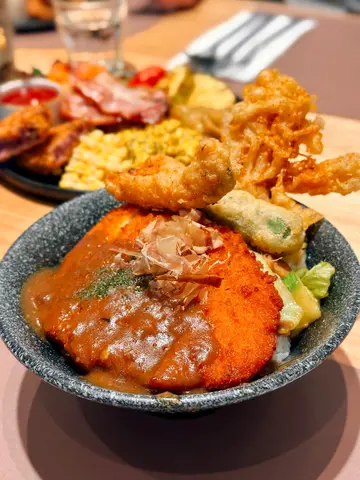 日式咖喱黑豚猪扒伴日式野菜炸物