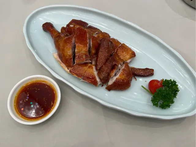 半隻燒雞,燒得香脆肉嫩