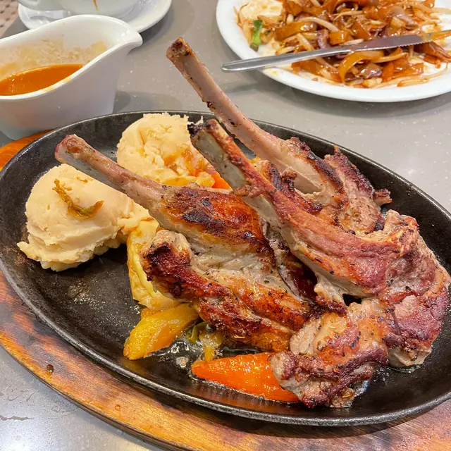 鐵板羊仔扒餐
