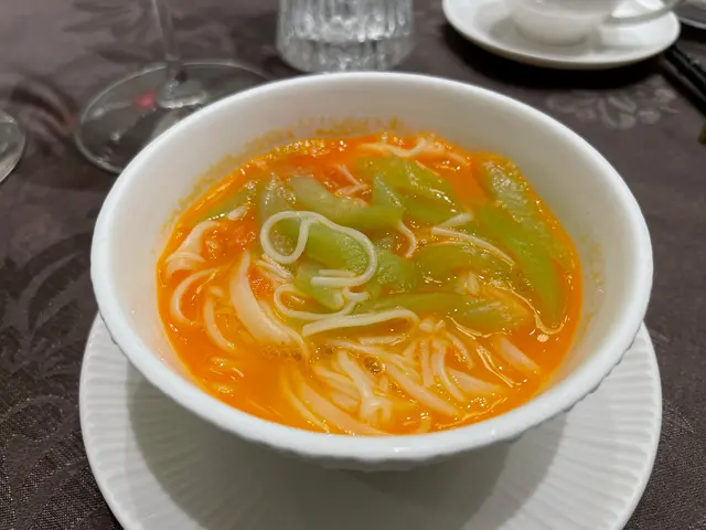 手工垂麵酸湯底