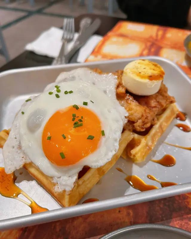 招牌炸雞太陽蛋窩夫鬆餅 (Berwick Waffle Set)