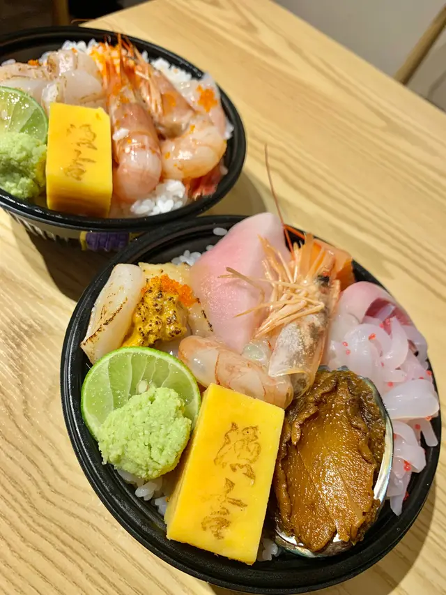 漁吉特選丼  +  北海帆立海老丼