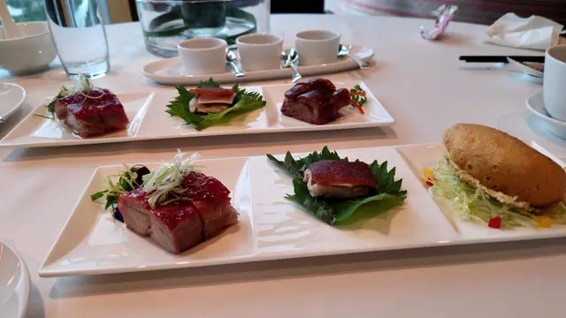 
我叫左2set
叉燒，乳豬，燒鵝
叉燒，乳豬，日本炸蠔（柚子醬汁°超夾）