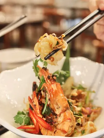 金柚子鲜虾沙律