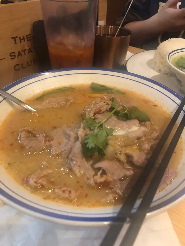 生牛肉冬蔭公湯河