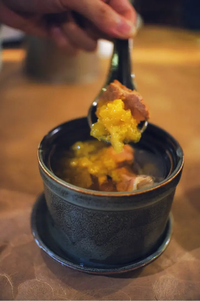 原盅嫩哈密瓜螺頭黑毛豚肉湯