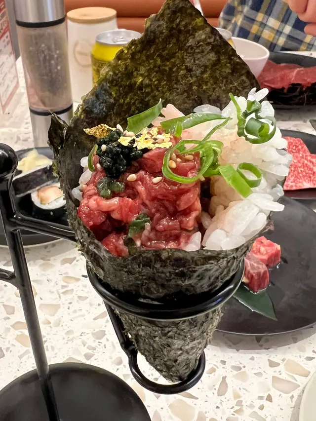 和牛他他手卷口能很好，必點！