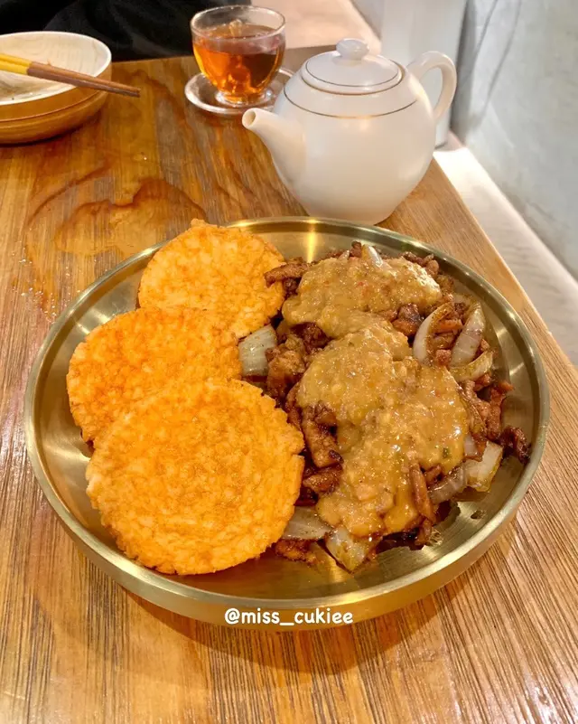 印尼惹味炒沙爹豬肉配米餅