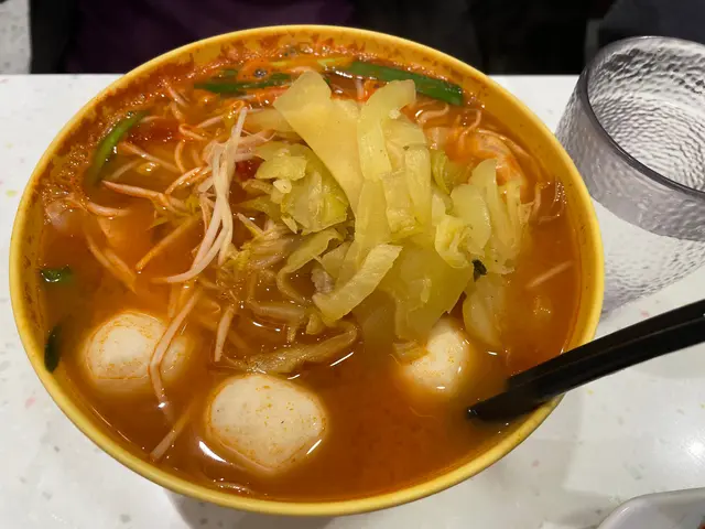 酸菜魚蛋，蕃茄米線