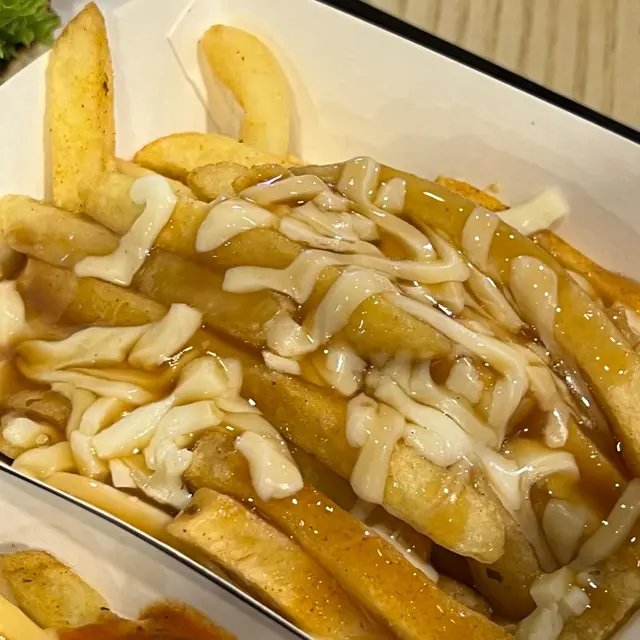 芝士肉醬薯條配汽水 ($29 升級)