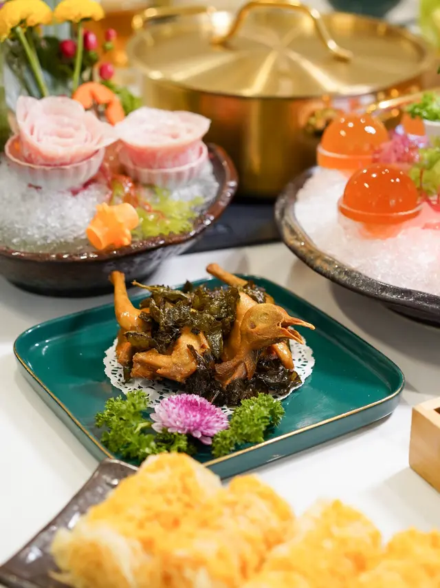 以茶葉的香氣做燻鴿,令菜式色、香、味俱佳。