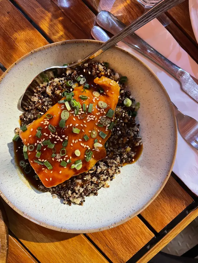 份量有啲細，Qunioa 多過椰菜花 好多 