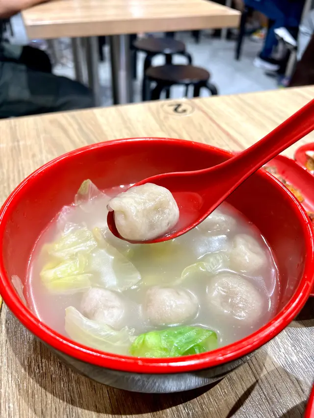 一入門口就見到好多poster介紹小米粿，佢既大小有啲似小籠包，但係個外型又似潮州粉果，最後我決定下一份試下。小米粿厚度適中，食落煙煙靭靭，好有口感😋老闆娘仲話除咗用上湯煮之外，亦都可以用蒸嘅方法去煮，有興趣嘅朋友，可以買啲番屋企試！