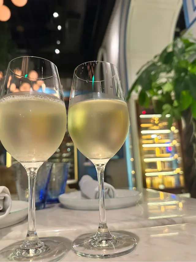 New Zealand Sauvignon Blanc + Italy Campania