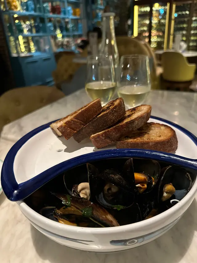 白酒黑胡椒煮青口 Mussels m’petata (half kilo)