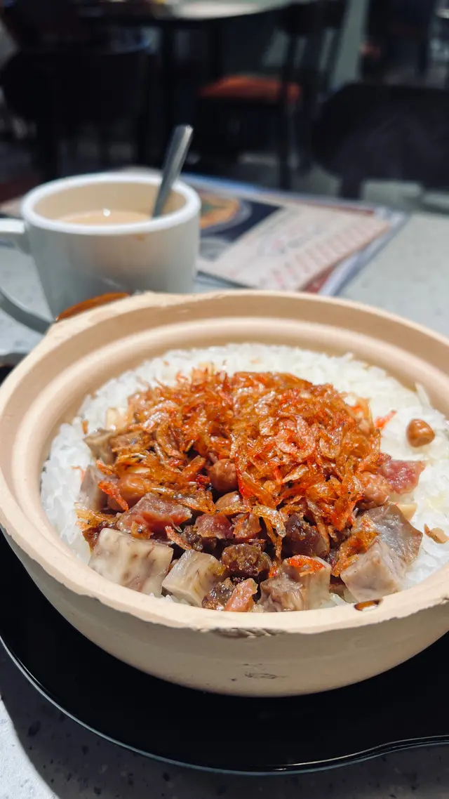 櫻花蝦臘味煲仔飯