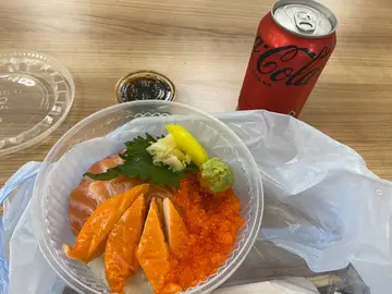 三文鱼 ,蟹棒,蟹籽丼