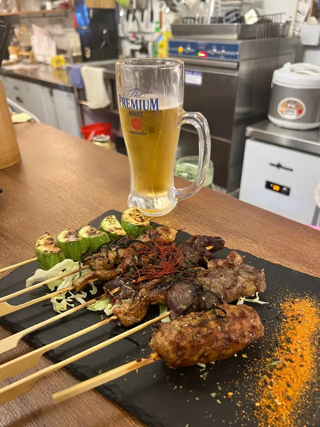 居酒屋梗係要叫串燒,飲下🍻慢慢食下串 燒傾計,叫併盤就最好唔洗諗食咩,款款都 好香口。
