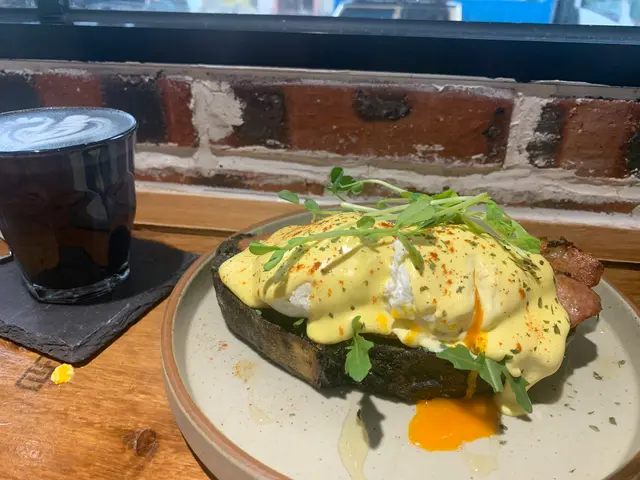 班尼迪克蛋荷蘭麵包