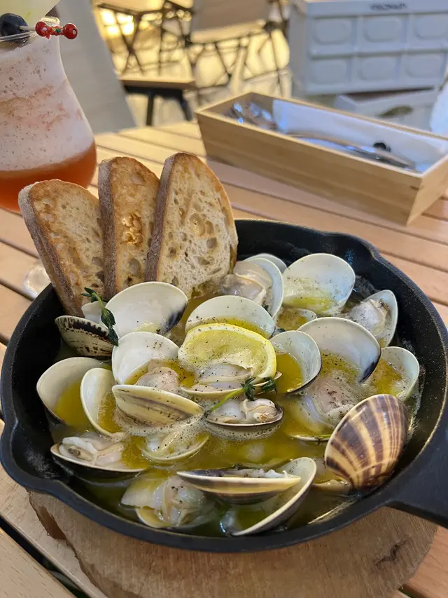 法式香草檸檬牛油蜆配酸種麵包