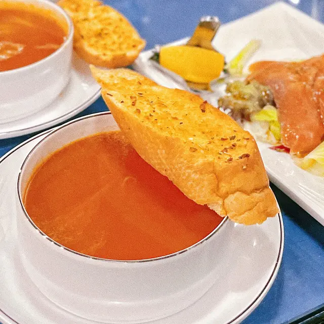 真材實料嘅雜菜湯,味道酸甜開胃!