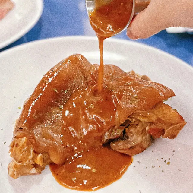 豬手份量好足,肉質同外皮都好軟淋,易脫骨 食落口啖啖肉🐽秘製醬汁帶燒烤味,同豬手好夾!