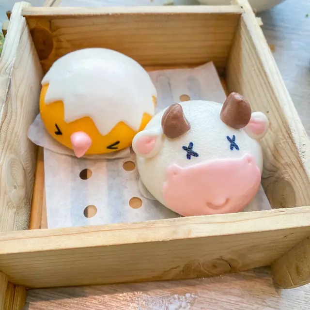 牛榛仔(榛子朱古力流心) 和BB雞(流沙奶皇)