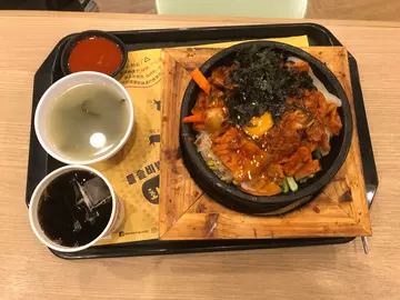 泡菜猪肉石头锅饭