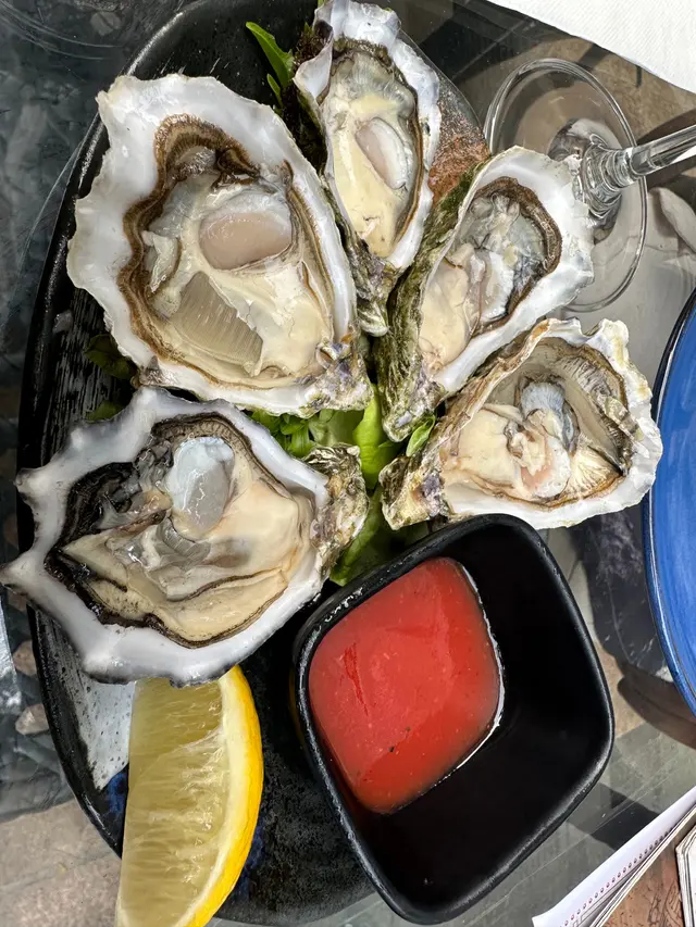 而家做緊優惠,嗌一枝紅/白酒 +$8 有生蠔食🦪,都ok無乜沙又唔會話好細隻😗