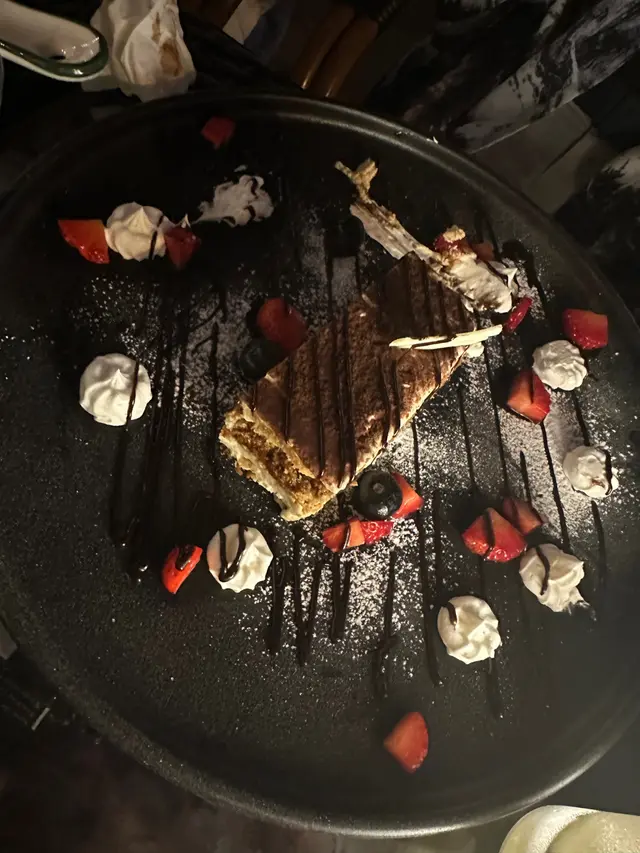 🖤提拉米蘇☕️ ($78) 🖤 -正正常常咁😂 不過太黑影得唔好,距幾靚嘅出到嚟