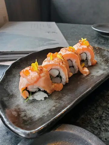 炙燒明太子三文魚卷