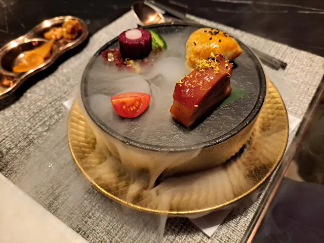 崧仁菠菜酥、桂花叉燒、洛神花山藥