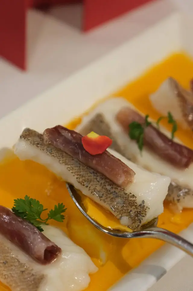 西班牙火腿金芙蓉蒸星斑球