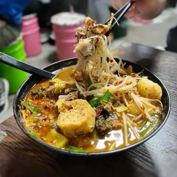 牛魔王麻辣酸湯寬粉
