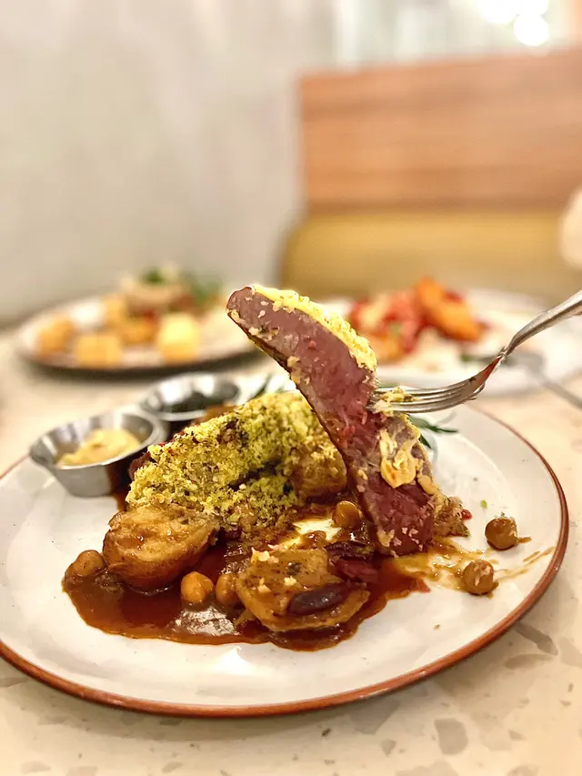 烤焗香草保雲蘇紐西蘭西冷羊扒 Roasted New Zealand Lamb Sirloin Provencal HK$328