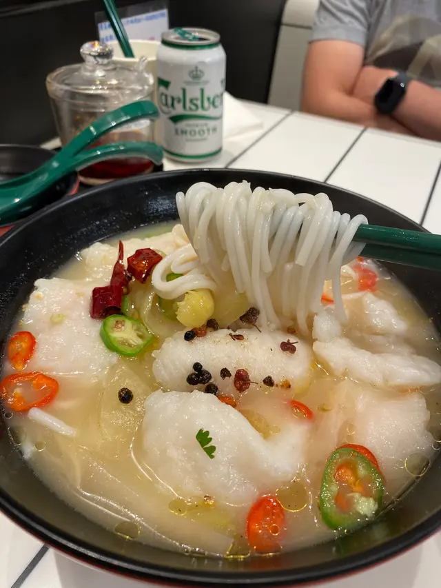 世一酸菜魚湯米線